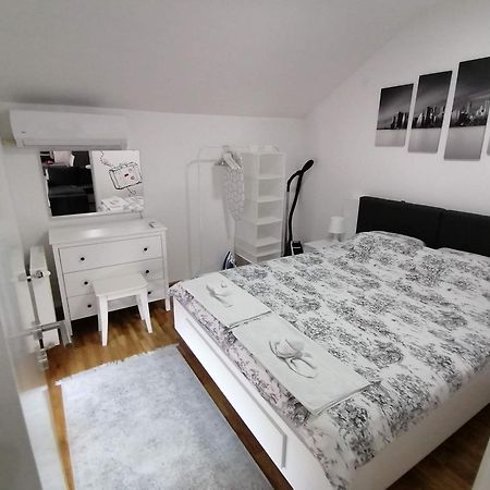 Nenadovic Apartman Obrenovac  外观 照片